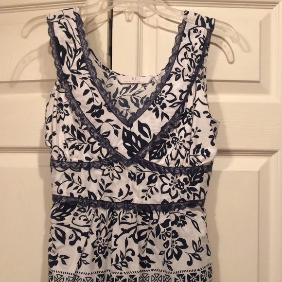 ALC -At Last Classic Small Cotton Navy & White Floral Print VNeck Sleeveless Top - Picture 2 of 6